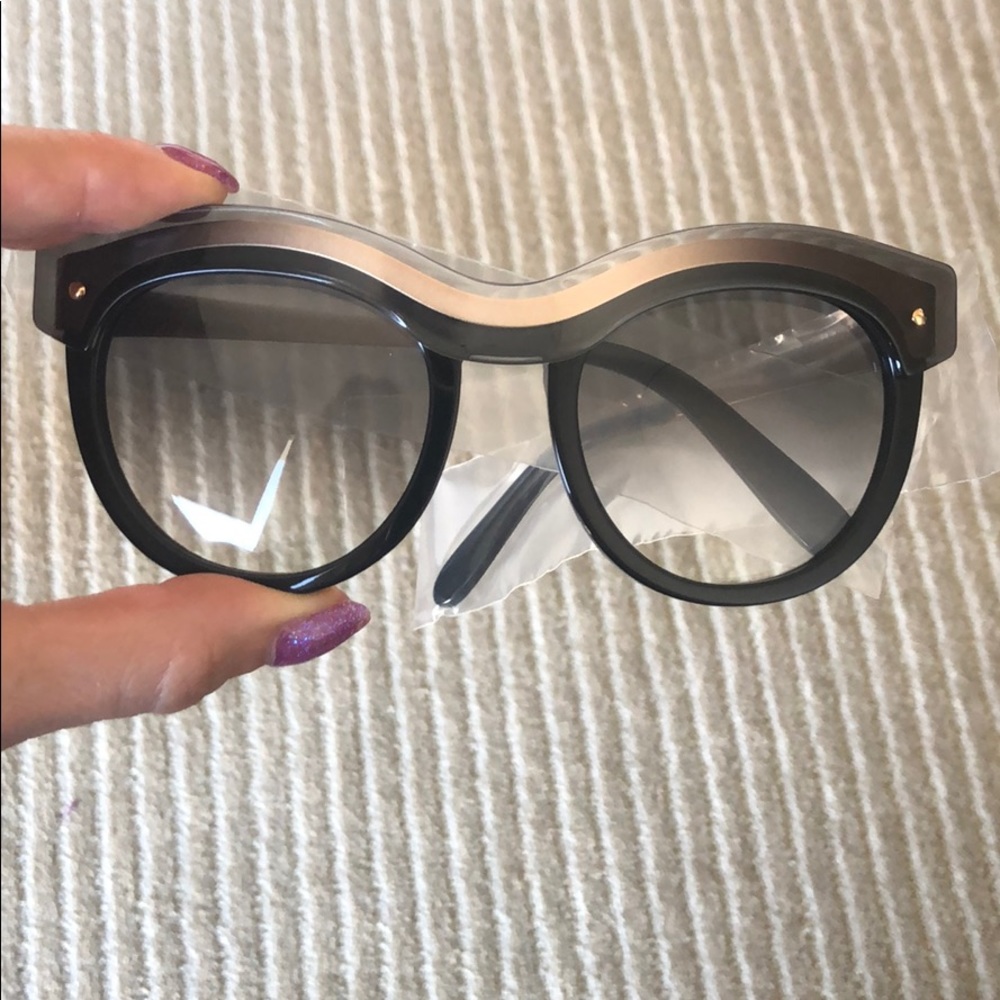 Ferragamo sunglasses: women’s sf774s black, gold